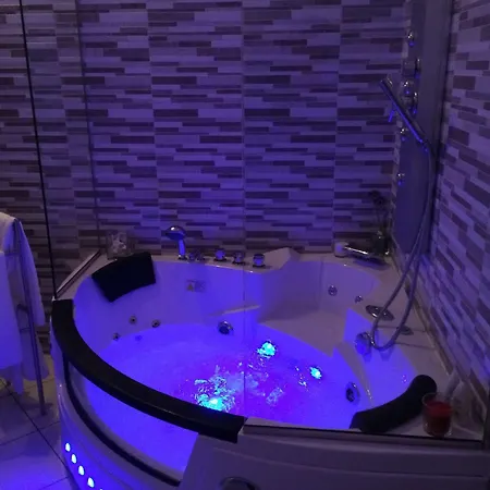 Massimo Centro Nocleg ze śniadaniem 3*